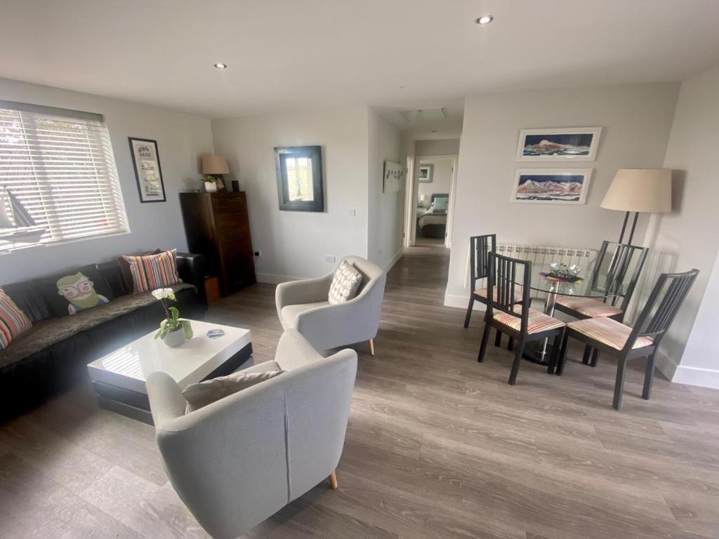 2 Bedroom Cottage Sleeps 4 With Hot-Tub, & Shared Pool Use Sennen Zewnętrze zdjęcie