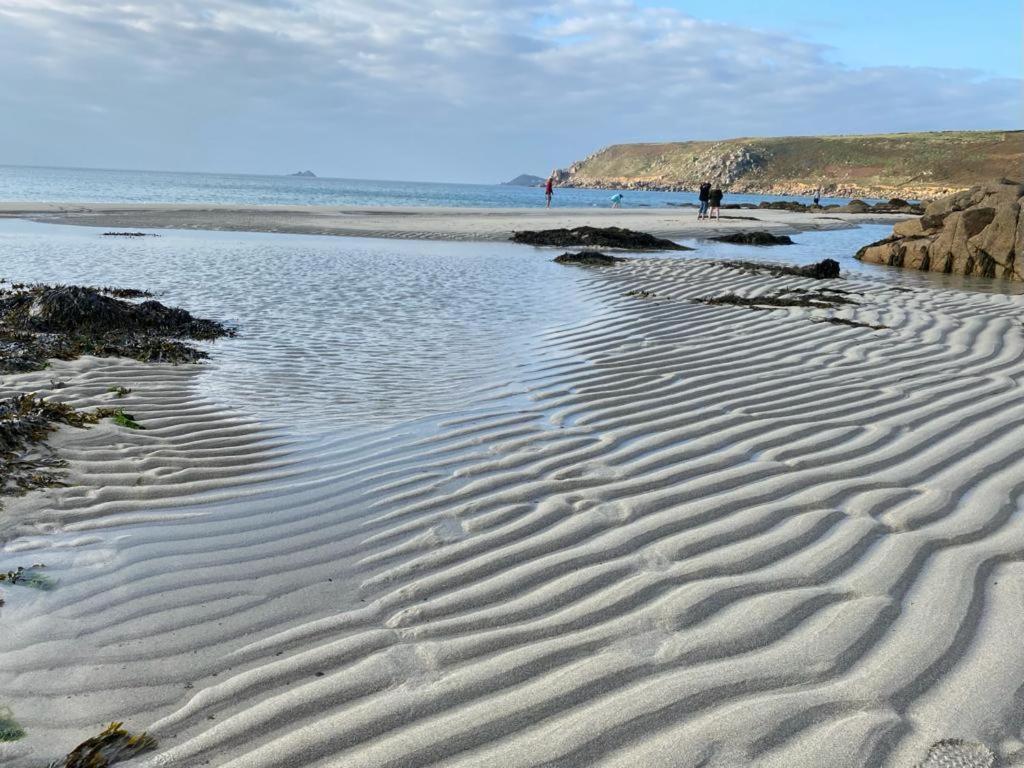 2 Bedroom Cottage Sleeps 4 With Hot-Tub, & Shared Pool Use Sennen Zewnętrze zdjęcie