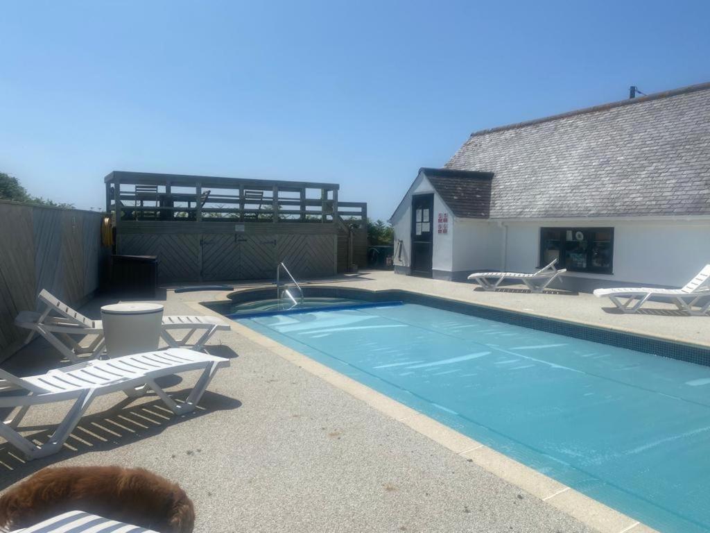 2 Bedroom Cottage Sleeps 4 With Hot-Tub, & Shared Pool Use Sennen Zewnętrze zdjęcie